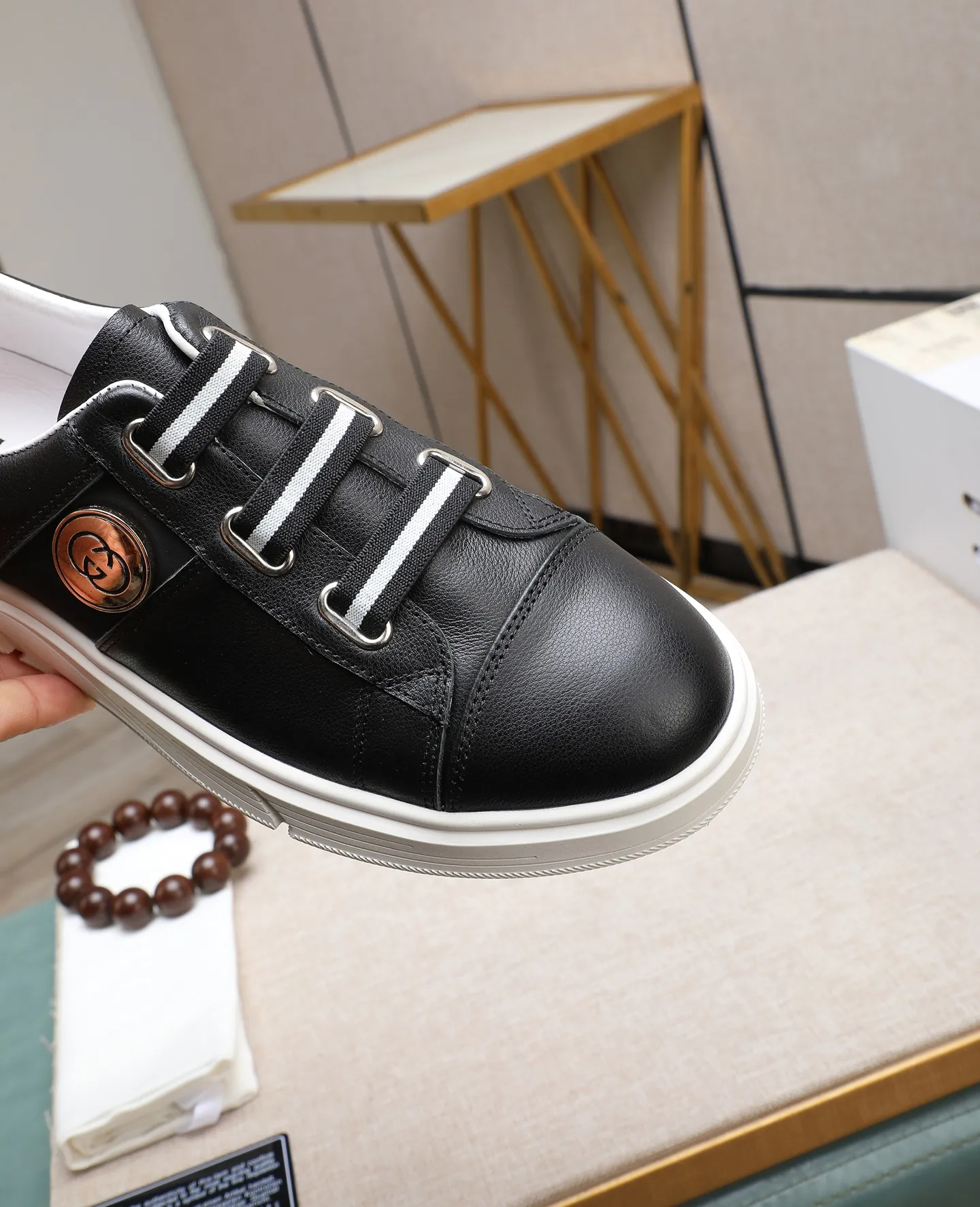 Men's shoes 💰460 GUCCI🔍🔍The latest models are on sale at the same time at the counter. Original calfskin imported from Italy, genuine leather lining, (high-end, extravagant, and classy) with exquisite workmanship. Soles: Original soles specially provided by the original factory. ⚠Exclusive double-layer movable molded soles are super comfortable⚠. Photos of the real thing🎬The real thing is even better🔍🔍"High quality·Follow the order" Code number 38-44